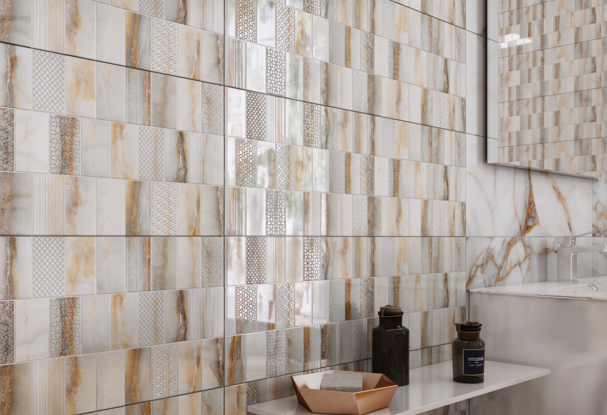 Απεικονίζεται το πλακάκι τοποθετημένο σε ένα μπάνιο.