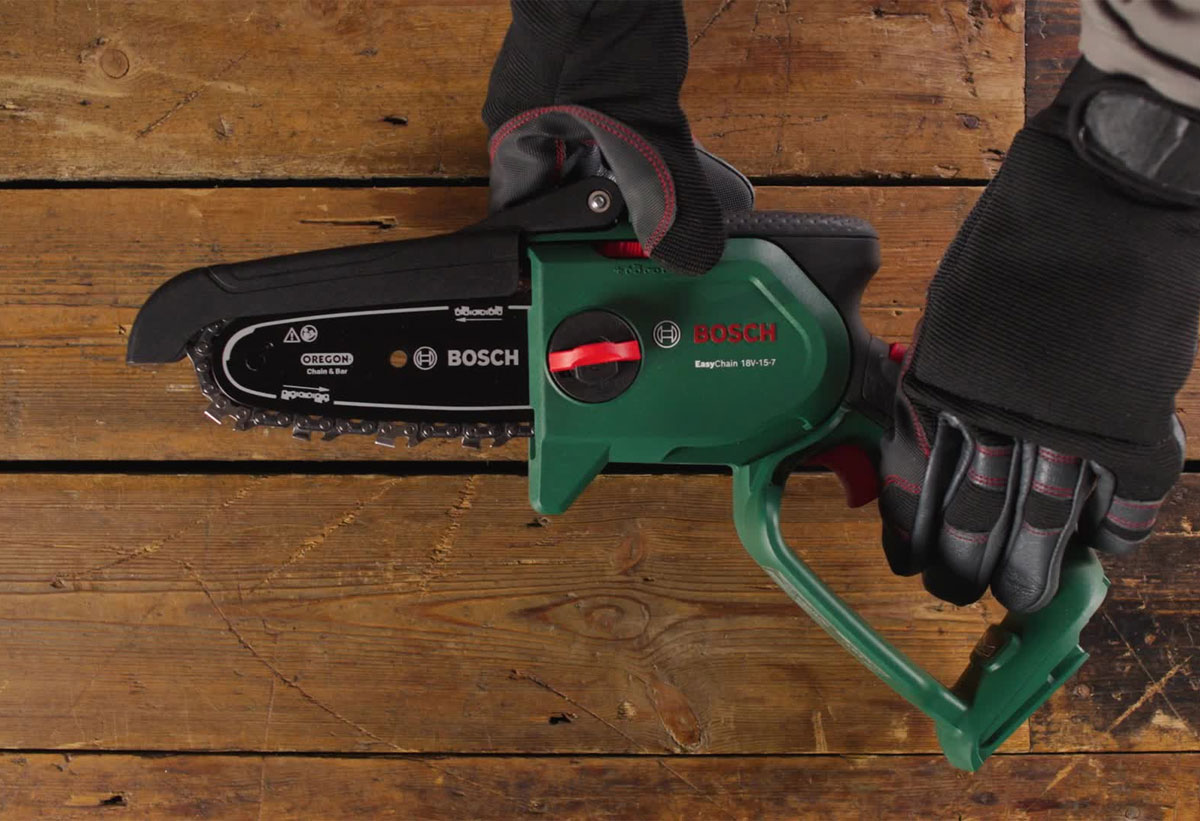 Bosch presenta su sierra de podar inalámbrica compacta 'EasyChain 18V-15-7'  - Jardinería