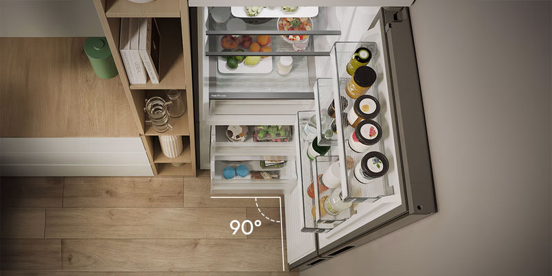 Απεικονίζεται η πόρτα του ψυγείου ανοιχτή 90°