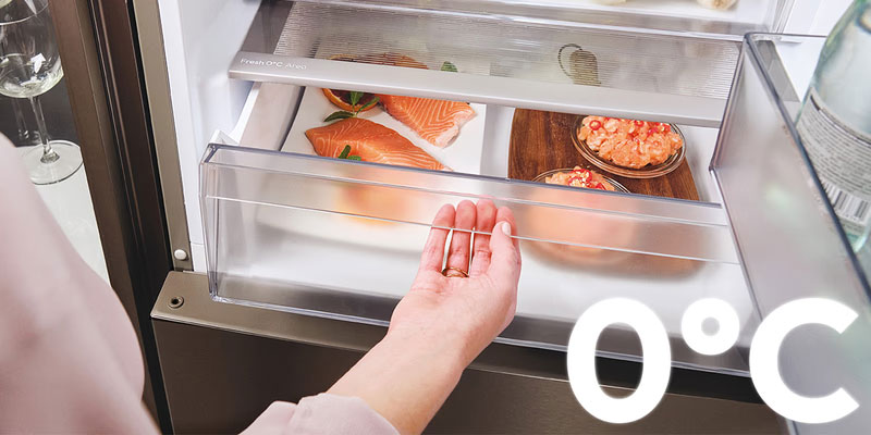 Απεικονίζεται χέρι να ανοίγει το συρτάρι Fresh 0°C.
