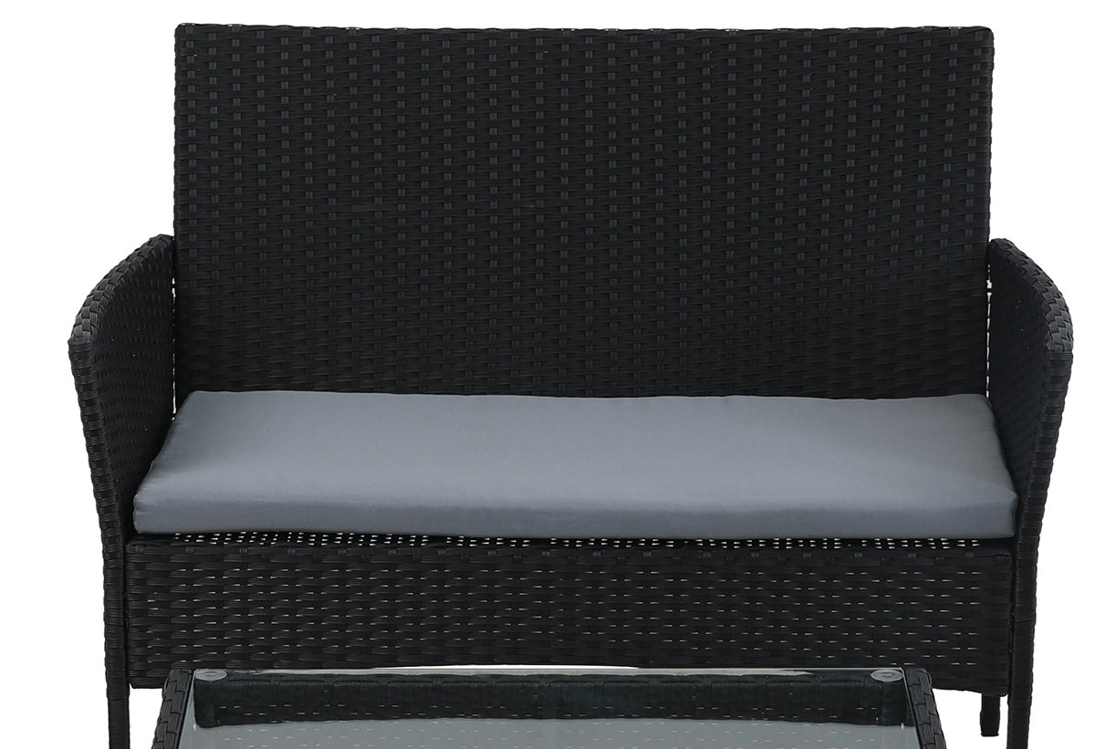 Απεικονίζεται ο καναπές του σετ