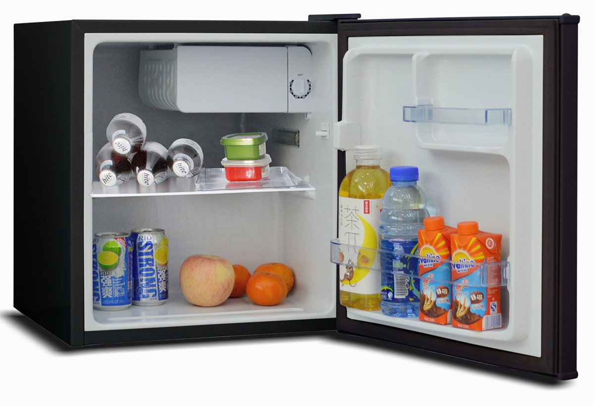 το mini bar παρουσιάζεται ανοιχτό
