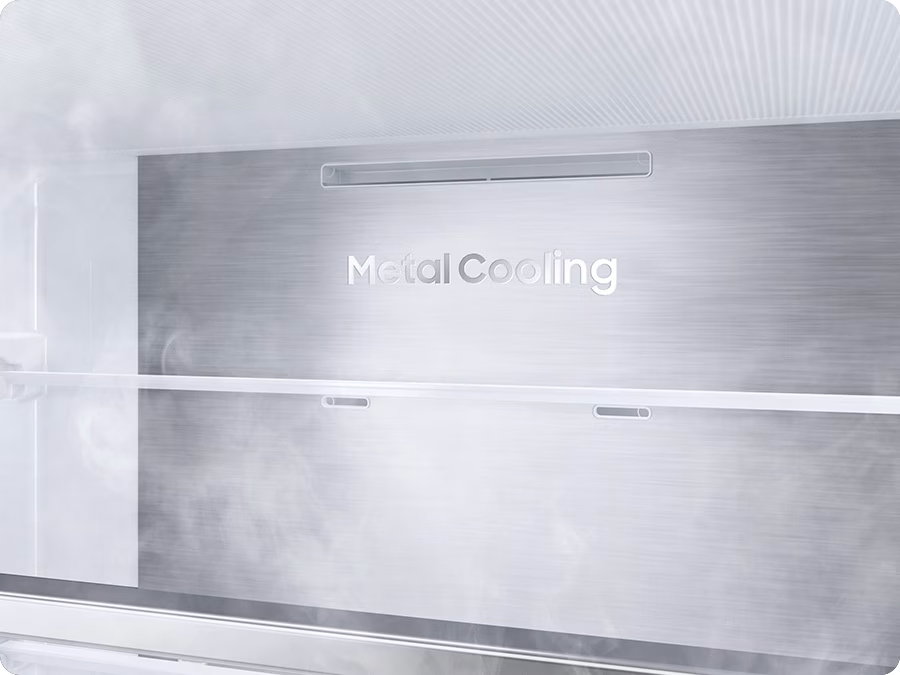 Κρύος αέρας βγαίνει από το Metal Cooling panel του RB53DG703DS9EF.