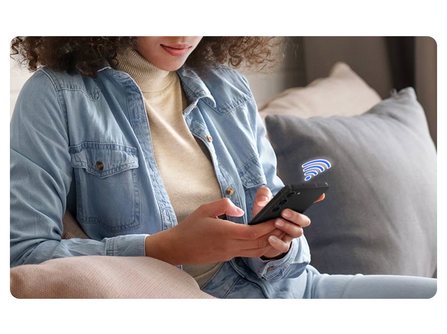 Ένα άτομο χρησιμοποιεί την εφαρμογή SmartThings σε smartphone συνδέοντας Wi-Fi. Το Auto Cycle Link ενεργοποιείται αυτόματα για βέλτιστη πορεία στεγνώματος.