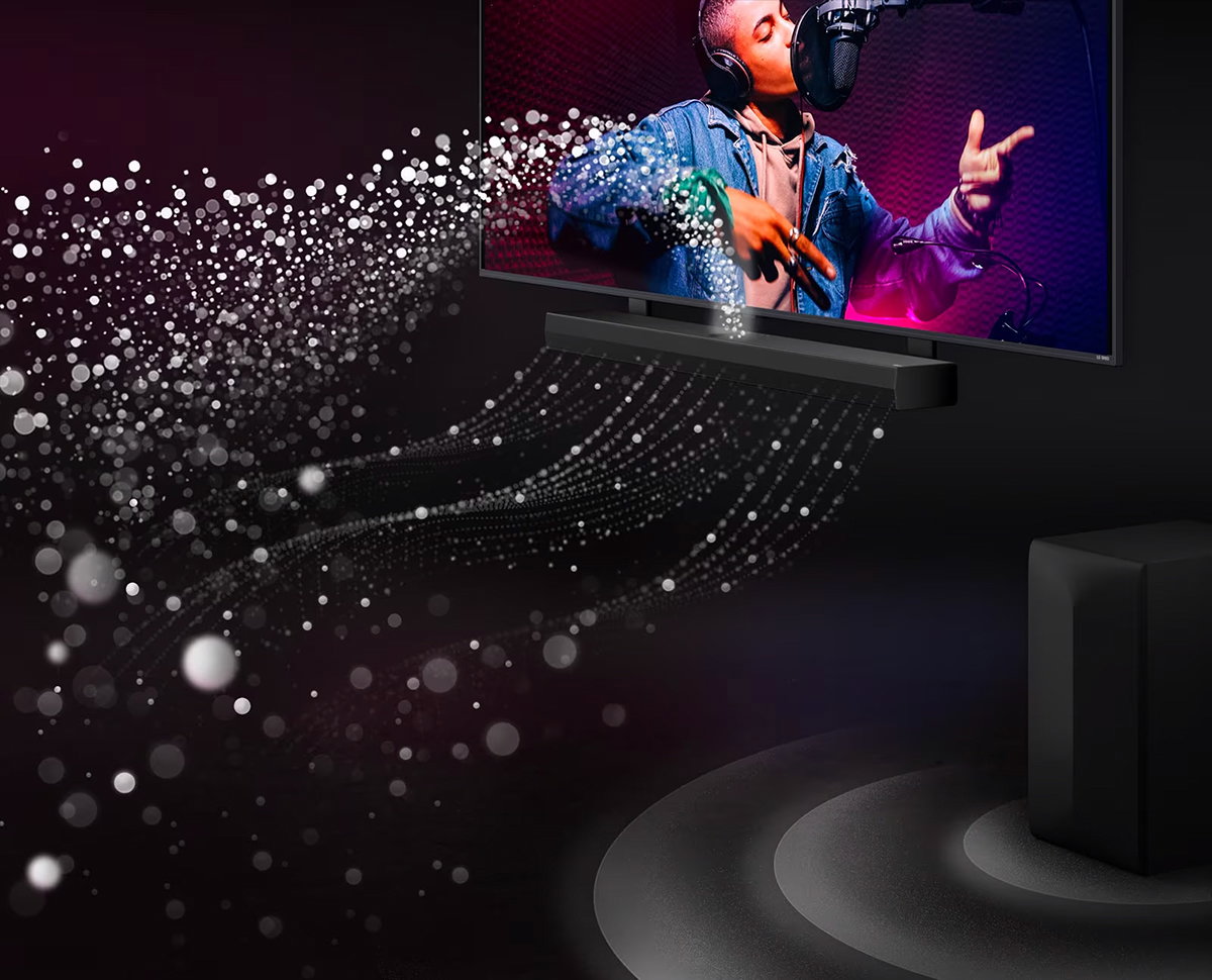 LG Soundbar και LG TV σε μαύρο δωμάτιο όπου παίζει μια συναυλία. Λευκές σταγόνες που απεικονίζουν ηχητικά κύματα εκτοξεύονται πάνω και μπροστά από το soundbar. Ένα subwoofer δημιουργεί ηχητικό εφέ από κάτω.