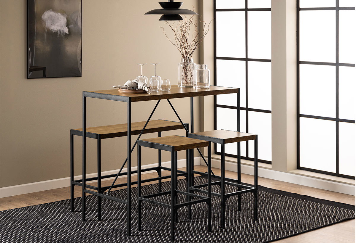 Το σετ τοποθετημένα σε ένα σαλόνι.