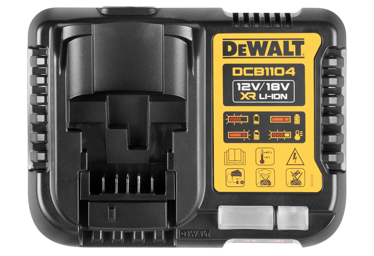Ο ταχυφορτιστής Dewalt DCB1104-QW σε πλάγια όψη.