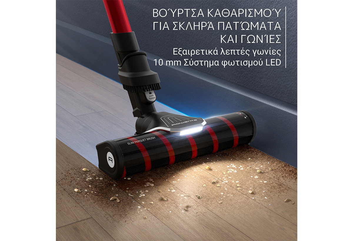 Απεικονίζεται η σκούπα να καθαρίζει αποτελεσματικά ένα πάτωμα γεμάτο ψίχουλα.